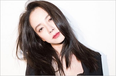 Gelar Fansign, Beruntungnya Fans Foto Bareng Hingga Peluk Song Ji Hyo di Jakarta