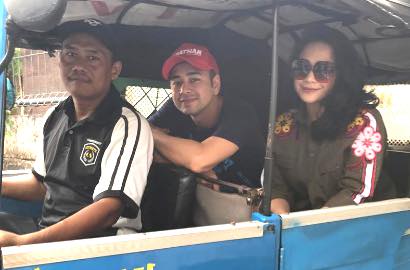 Nagita Merakyat Naik Bajaj, Haters Ejek Dekil dan Mirip Tukang Pijat Tuna Netra