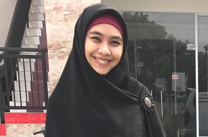 Hamil Enam Bulan, Oki Setiana Dewi Lancar Jalani Ibadah Haji dengan Suami