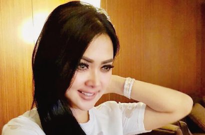 Jam Tangan Syahrini Seharga Rp 20 Miliar, Netter: Itu Duit Dari Mana Ya?