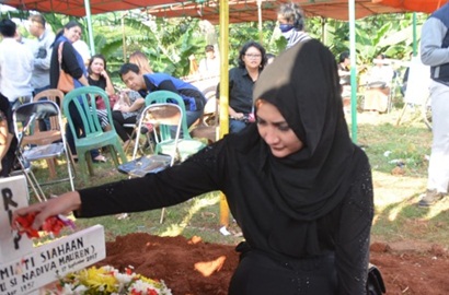 Hormati Mendiang Ibu Beda Agama, Natalie Sarah Tak Gelar Tahlilan Pilih Lakukan Ini