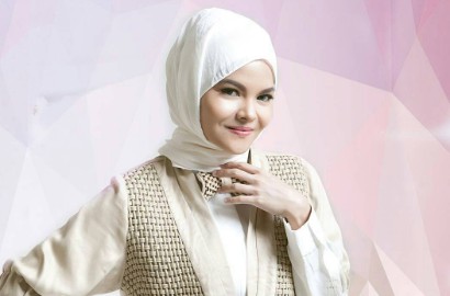 Dulu Ditinggal Pacar Karena Berhijab, Penyanyi Terry Akhirnya Resmi Menikah