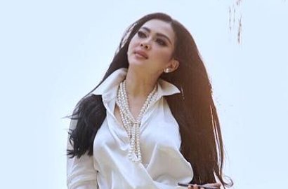 Syahrini Seksi Pamer Pantat Hanya Pakai Jubah Mandi, Netter: Kayak Pocong
