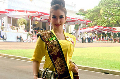 Putih Berkilau Bak Berlian, Gigi Rp 200 Juta Roro Fitria Malah Dikomentari Pedas