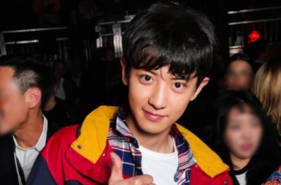 Pamer Foto Lagi, Chanyeol Jadi Superman Hingga Minum Bareng Cewek