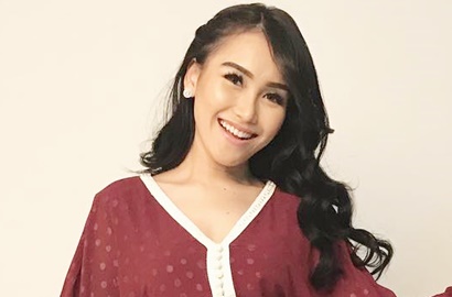 Dihina Jorok Tapi Pede Buka Toko Kue, 3 Gaya Promosi Ayu Ting Ting Ini Lagi-Lagi Mirip Nagita?