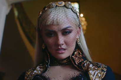 Tembus 3 Juta Viewers, MV 'Long As I Get Paid' Agnez Mo Terilhami 'Paparazzi' Lady GaGa