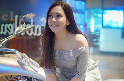 Kocak Nari Jaipong di London, Pose 'Ngangkang' Maia Estianty Tuai Pro-Kontra