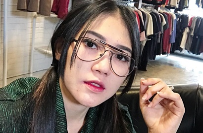 Seleb on The Spot: Via Vallen, Si Cantik yang Sopan dan Tak Betah Hidup Penuh Gimmick