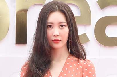 Cantik Bak Boneka di Red Carpet KMF 2017, Sunmi Dibilang Mirip Tengkorak