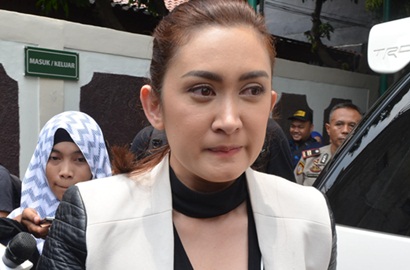 Datang ke Sidang Cerai Perdana, Nafa Bantah Pisah dengan Zack Gara-Gara Nikita Mirzani