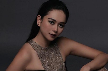 Seleb on The Spot: Si Seksi Aura Kasih, Intip Momen-Momen Cantiknya Bikin Klepek-Klepek!