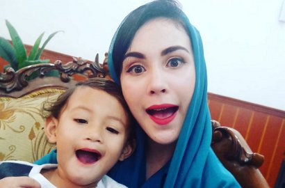Unggah Foto Rujak Buah, Arumi Bachsin Ngidam dan Hamil Anak Ketiga?