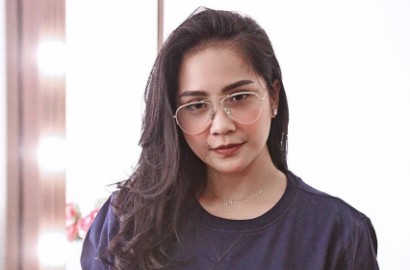Nagita Senyum Walau Diejek Pamer Perut Berlemak, Fans: Perempuan Tersabar di Dunia