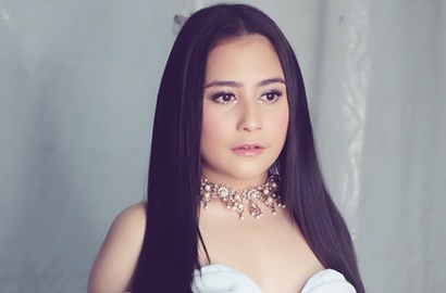 Cantik Pamer Punggung Pakai Gaun 'Menyala', Prilly Latuconsina Dipuji Bak Bidadari