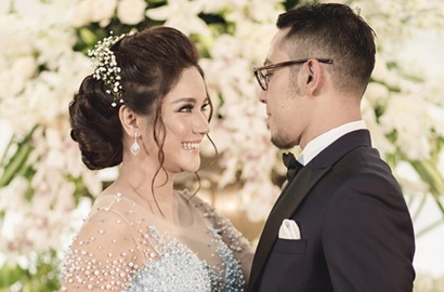 Pernikahan Serba Angka 8, Pesinetron Fitri Ayu Tampil Cantik dalam Riasan Adat Jogja