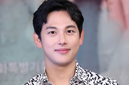 Jadi Tentara Paling Ganteng, Cerianya Siwan Sapa Fans di Acara Militer