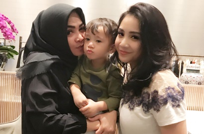 Berhati Malaikat, Ibunda Nagita Slavina Banjir Pujian Usai Ajari Rafathar Salat