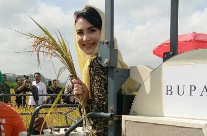 Arumi Bachsin Girang Ketemu Istri Presiden Jokowi, Netter Ikut Terpesona