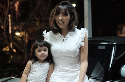 Asyik Olahraga Bareng Sang Bunda, Lengan 'Berotot' Gempita Curi Fokus Netter