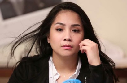 Diisukan Pisah Ranjang dengan Raffi, Nagita Tebar Senyum Ditemani 'Bapak-Bapak Bos'