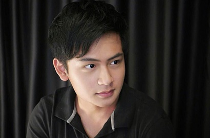 Gaya Pacaran Sering Dihujat Kelewat Dewasa, Ini Reaksi Santai Randy Martin
