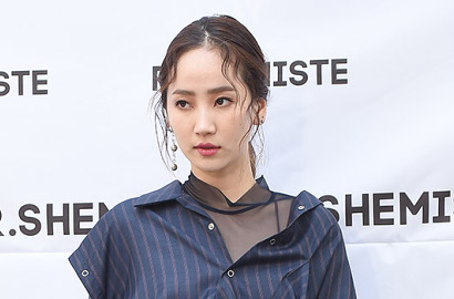 Yenny Seksi Umbar Paha Mulus, Netter Malah Salfok Gara-Gara Ini