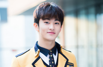 Dispatch Rilis Foto-Foto Mark NCT di Sekolah, Gantengnya Bikin Gemes