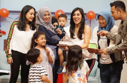 Muncul di Foto Ultah, Suami Nisya Ahmad Dibully Jelek dan Tua