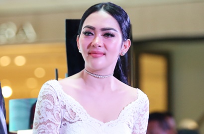 Tak Cuma Bertabur Swarovski, 5 Koleksi Sepatu Boots Syahrini Ini Juga Fantastis