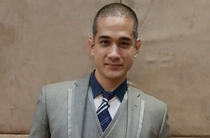 Siap Nikah, Okan Cornelius Tampil Ganteng Saat Coba Jas Pengantin