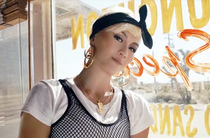 Agnez Mo Manjakan Fans Rilis MV Lagu 'Damn I Love You', Sekeren Apa?
