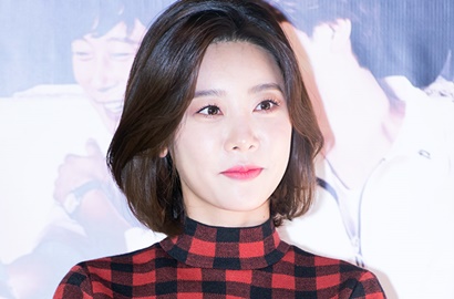 Selfie di Lokasi Syuting Drama, Belahan Dada Member Girls' Day Ini Jadi Sorotan