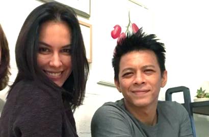 Foto Bareng Ariel Dibully Soal Baju Seksi dan Belahan Dada, Wanita Cantik Ini Ngamuk