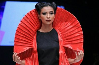 Asyik Joget di Catwalk JFW 2018, Aksi Shareefa Daanish Di-retweet Charlie Puth
