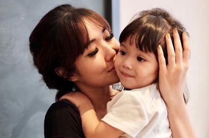 Gaya Seram Tiru Hantu Sadako, Anak Gisella Anastasia Kok Mirip Dulce Maria?