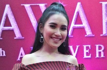 Ayu Ting Ting Bawa Tas Seharga Ratusan Juta Saat Kondangan, Netter Ribut