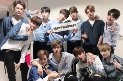 Waduh, Beredar Video Manajer Wanna One Dorong Ibu Gendong Bayi di Bandara