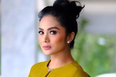 Seksi di Pemotretan, Badan Krisdayanti Bak Gitar Spanyol