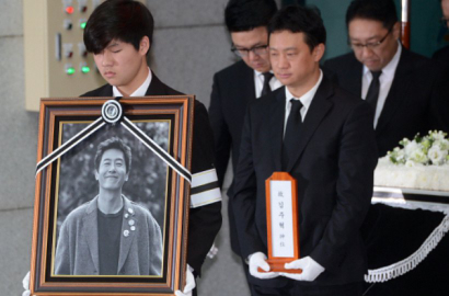 Pemakaman Dihadiri Ratusan Warga, Netter Ikut Tangisi Kepergian Kim Joo Hyuk