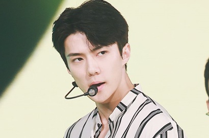 Pakai Setelan Jas Hitam, Siap-Siap Pingsan Lihat Gantengnya Sehun di Foto Ini