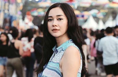 Aura Kasih Posting Ini Gara-Gara Disindir Sombong dan Ribut dengan Netizen