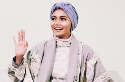 Unggah Foto Tanpa Hijab, Rina Nose Tulis Caption Panjang Soal Hidup