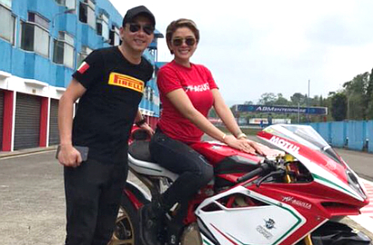 Rajin ke Sirkuit, Nikita Mirzani Kini Pacari Pembalap?