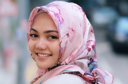 Bahagia Pasca Lepas Hijab, Keputusan Rina Nose Ternyata Bikin Syok Keluarga