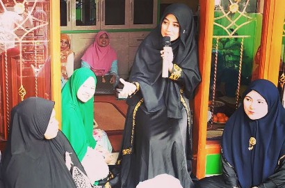 Rumor Pernikahan dengan Sunu Fabian Memanas, Umi Pipik Sepi Job?