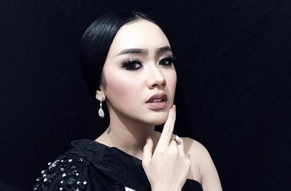 Gara-Gara Postingan Galau Ini, Cita Citata Dikira Putus dari Pengusaha Iran