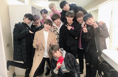 Heboh Wanna One Pakai Ikat Kepala Khas Sunda, Fans: Siap Digandeng ke Pelaminan!