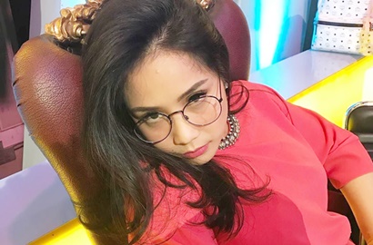Tampil Serba Hitam Bareng Ririn Ekawati cs, Dada Besar Nagita Jadi Sorotan