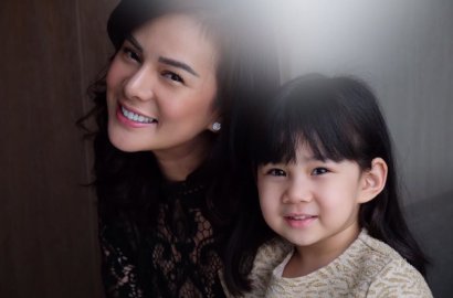 Astrid Tiar 'Diomeli' Putrinya Pakai Bahasa Batak, Netizen Ikut Gemas